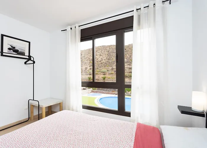 Apartment Home2book Cozy Mocan Pool View, El