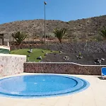 Appartement Home2book Cozy Mocan Pool View, El