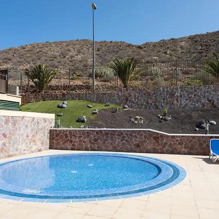 아파트 Home2book Cozy Mocan Pool View, El